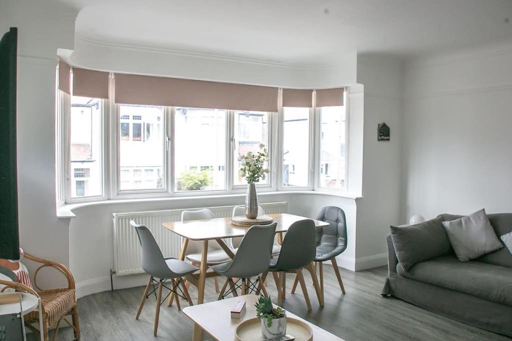 Stylish Retreat In Leigh-On-Sea Apartment Southend-on-Sea Ngoại thất bức ảnh